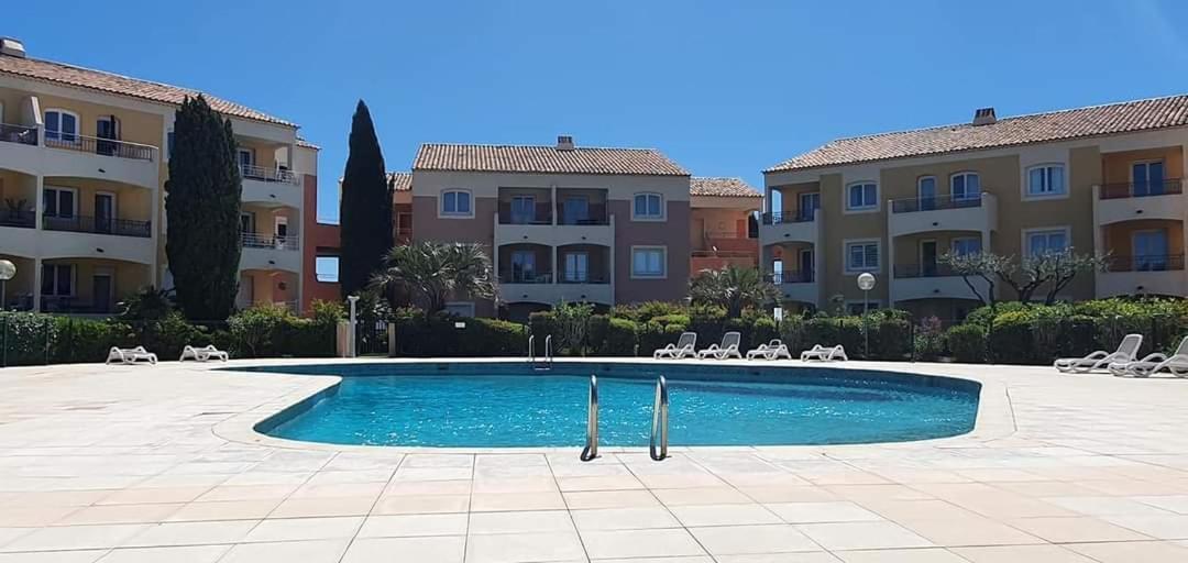 Vacance location mer piscine var sud terrasse Les Issambres Esterno foto