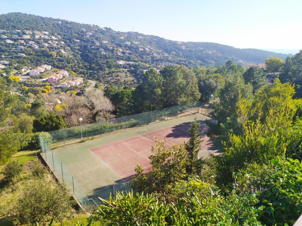 Vacance location mer piscine var sud terrasse Les Issambres Esterno foto